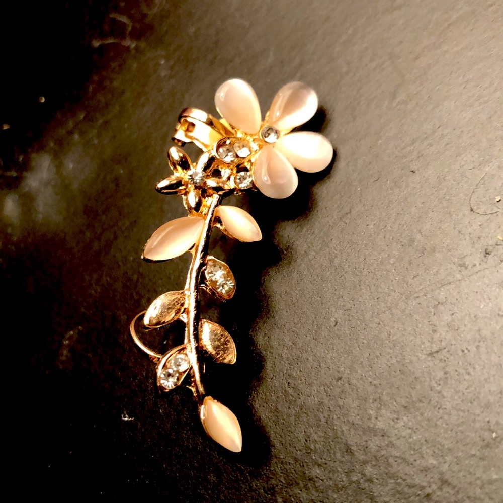 Floral Ear Crawler